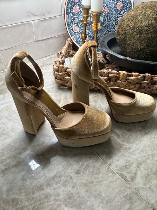 Gianni Bini Shoes - Gianni Bini Velvet Platform Block Heel Pumps 
 in Gold